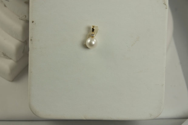 14KT White Gold Freshwater Pearl Pendant