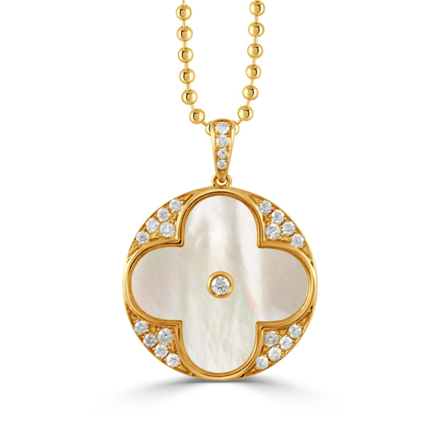 18K YELLOW GOLD DIAMOND CLOVER PENDANT WITH WHITE MOTHER OF PEARL