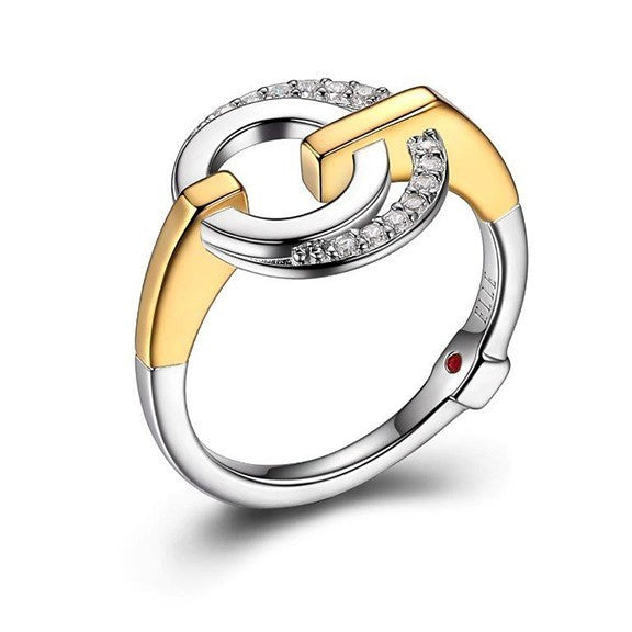 A Fashion Ring from the Hug 20 collection.