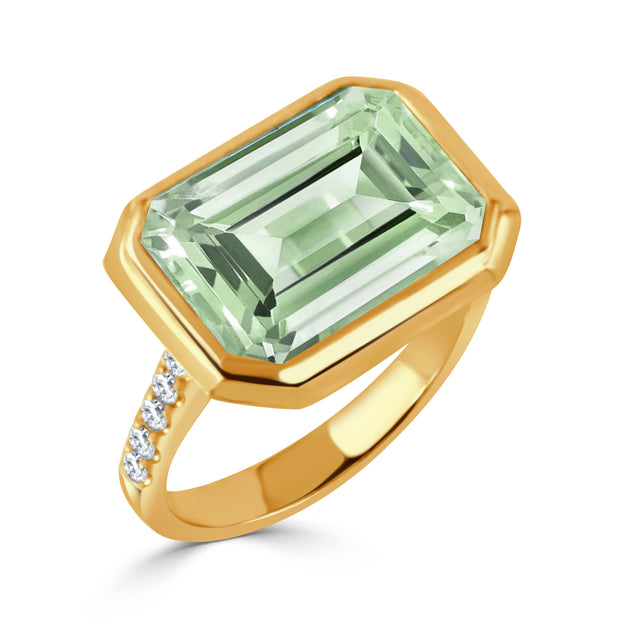 18K YELLOW GOLD DIAMOND RING WITH GREEN AMETHYST CENTER