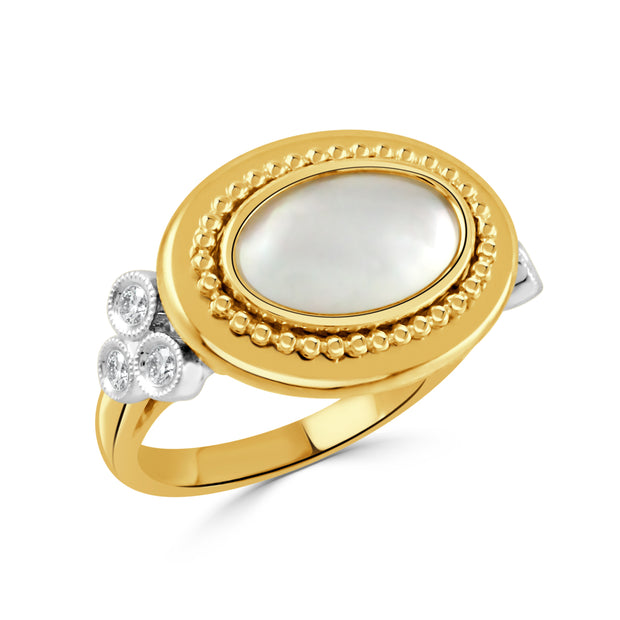 18K WHITE AND YELLOW GOLD DIAMOND RING WITH CLEAR QUARTZ OVER WHITE MOTHER OF PEARL