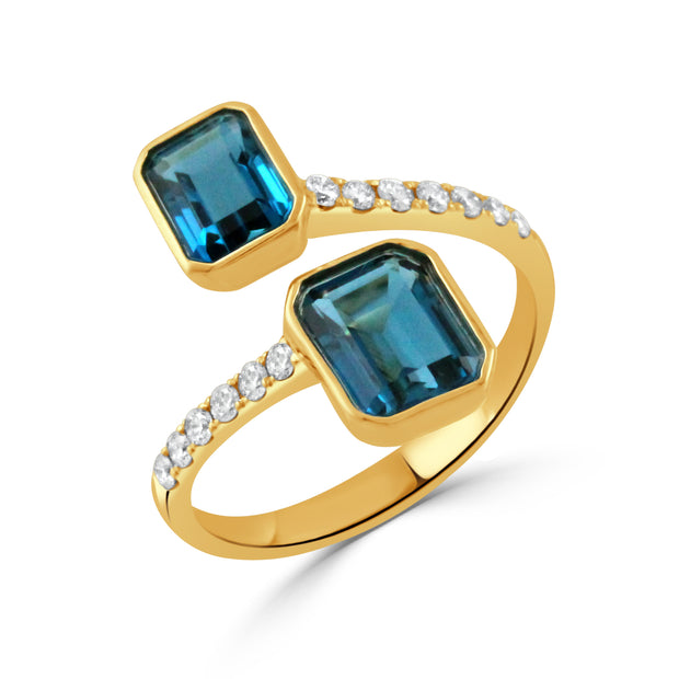 18K YELLOW GOLD DIAMOND RING WITH LONDON BLUE TOPAZ  ON BOTH SIDES