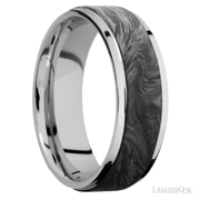 7 mm wide/Flat Grooved Edges/Cobalt Chrome band with one 5 mm Raised Centered inlay of Forged Carbon Fiber.