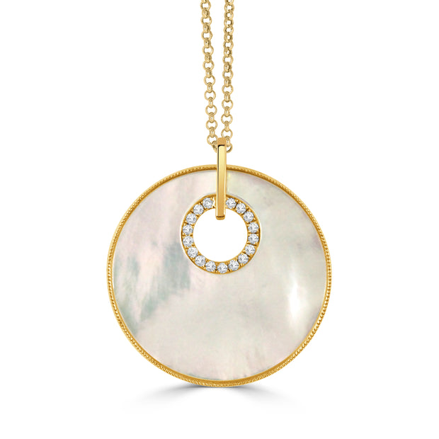 18K YELLOW GOLD DIAMOND PENDANT WITH WHITE MOTHER OF PEARLCENTER AND MILLIGRAINED OUTER BORDER